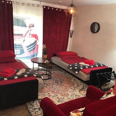 Stylisches Maybach Appartement Mit Terrasse Fuer 5 Personen, 5 Betten, Grosse Kochinsel, Homeoffice Mit 250Mbit Wlan Aidlingen المظهر الخارجي الصورة