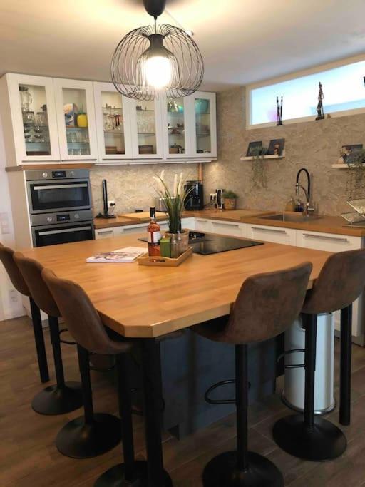 Stylisches Maybach Appartement Mit Terrasse Fuer 5 Personen, 5 Betten, Grosse Kochinsel, Homeoffice Mit 250Mbit Wlan Aidlingen المظهر الخارجي الصورة