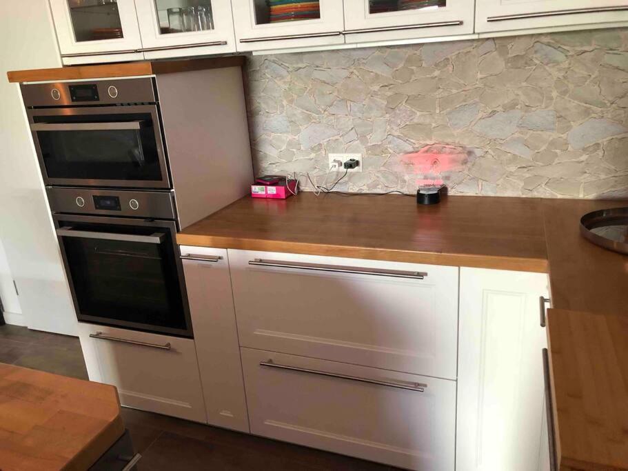 Stylisches Maybach Appartement Mit Terrasse Fuer 5 Personen, 5 Betten, Grosse Kochinsel, Homeoffice Mit 250Mbit Wlan Aidlingen المظهر الخارجي الصورة