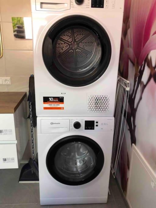 Stylisches Maybach Appartement Mit Terrasse Fuer 5 Personen, 5 Betten, Grosse Kochinsel, Homeoffice Mit 250Mbit Wlan Aidlingen المظهر الخارجي الصورة