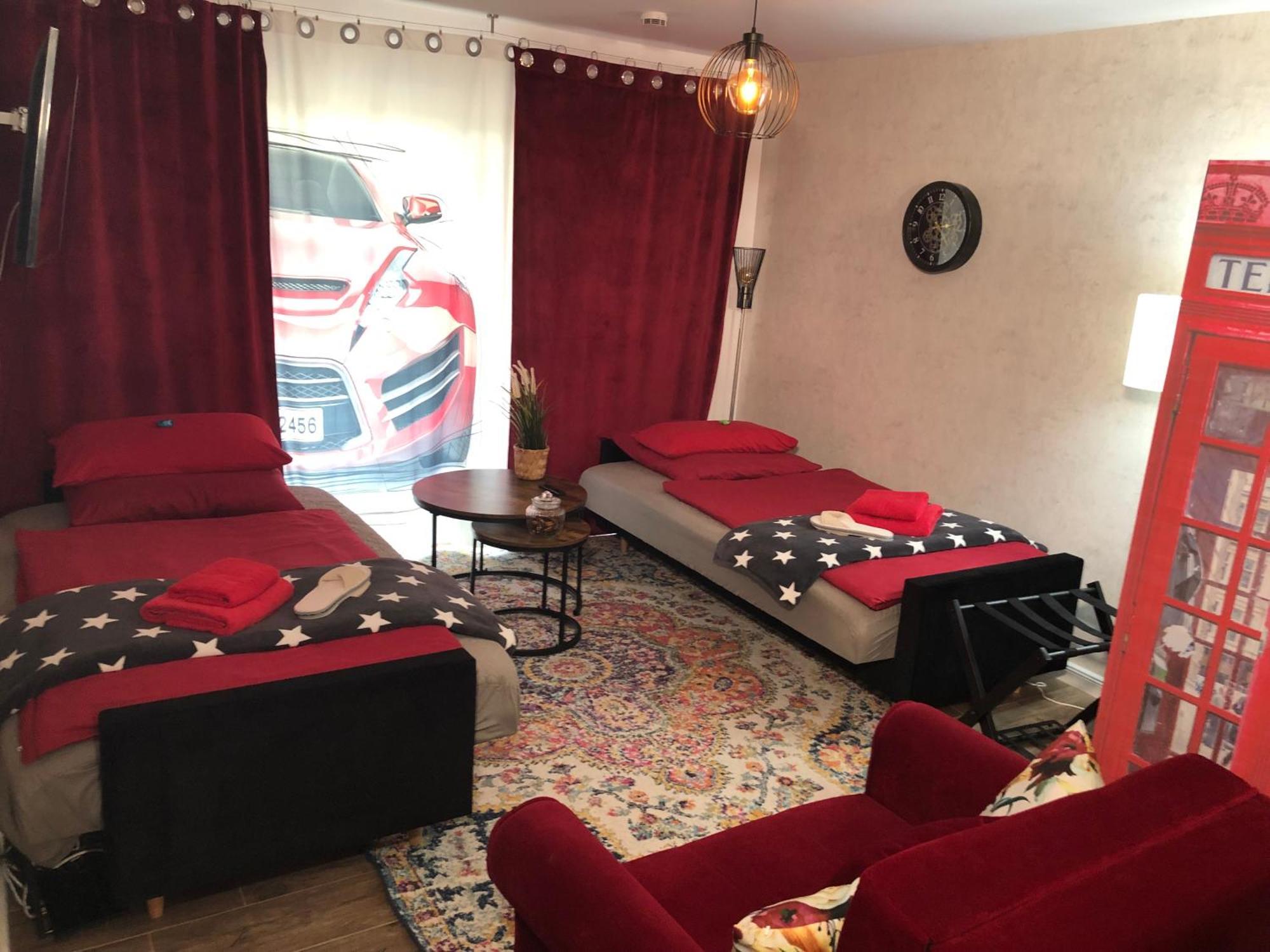 Stylisches Maybach Appartement Mit Terrasse Fuer 5 Personen, 5 Betten, Grosse Kochinsel, Homeoffice Mit 250Mbit Wlan Aidlingen المظهر الخارجي الصورة