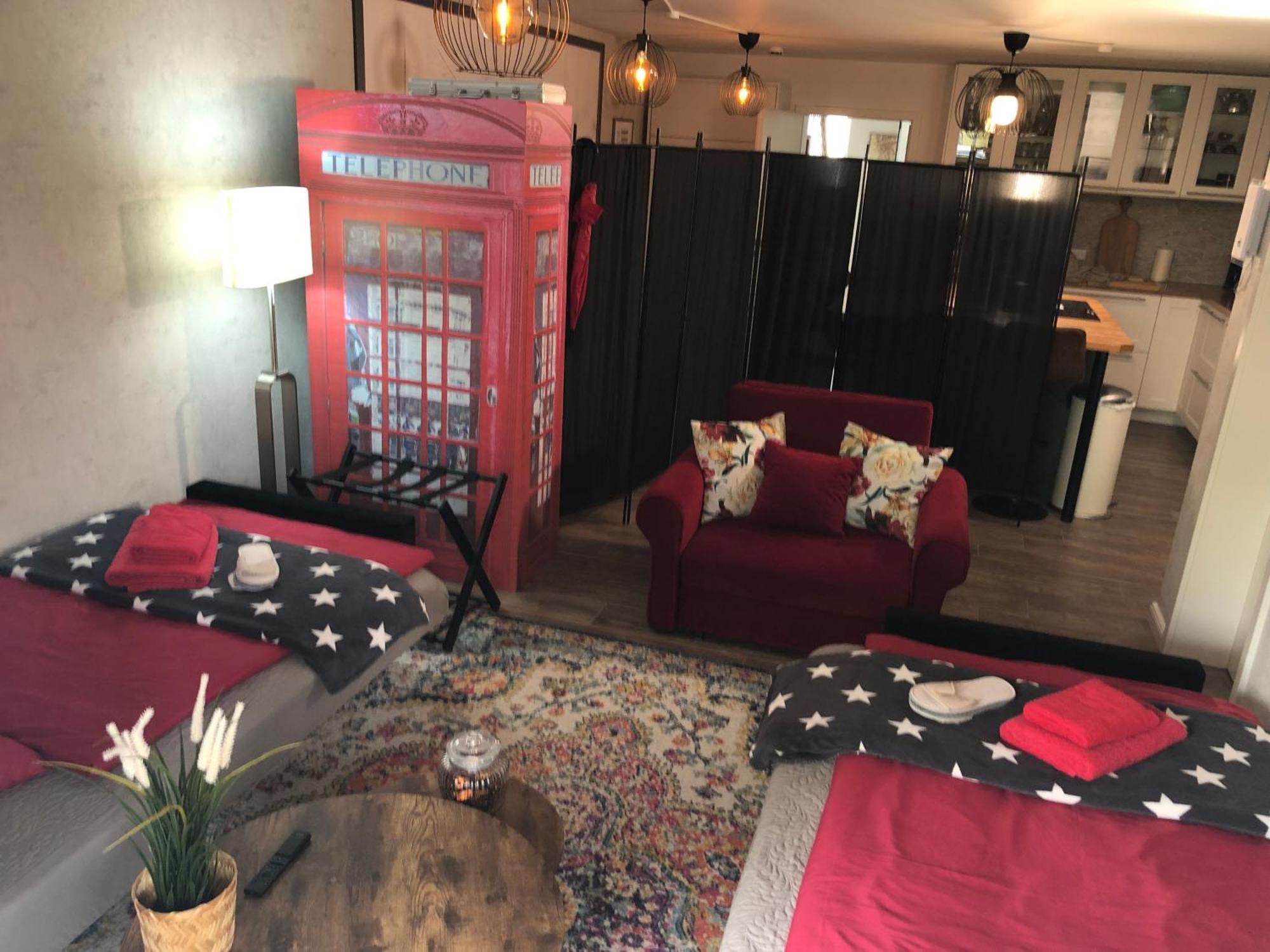 Stylisches Maybach Appartement Mit Terrasse Fuer 5 Personen, 5 Betten, Grosse Kochinsel, Homeoffice Mit 250Mbit Wlan Aidlingen المظهر الخارجي الصورة